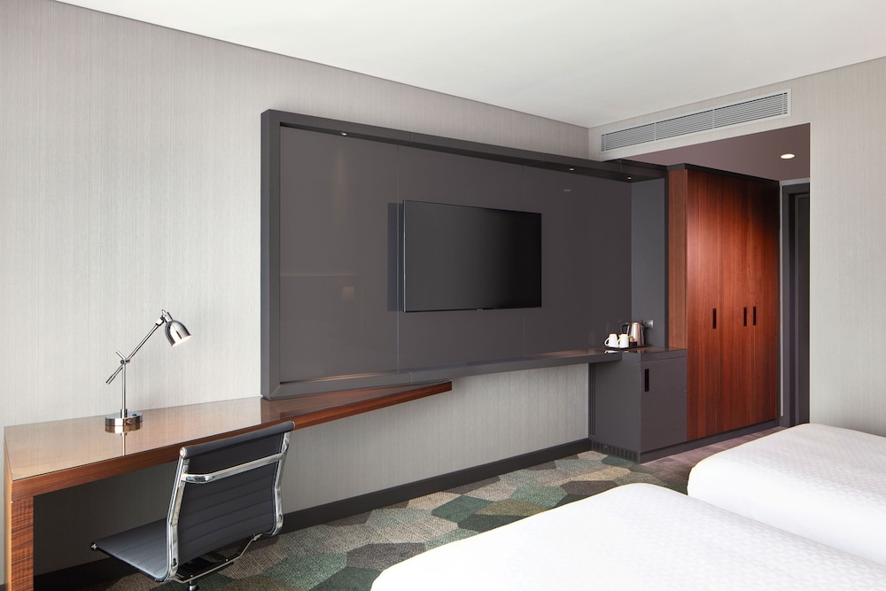 Deluxe Twin Room, 2 Twin Beds, Smoking, City View