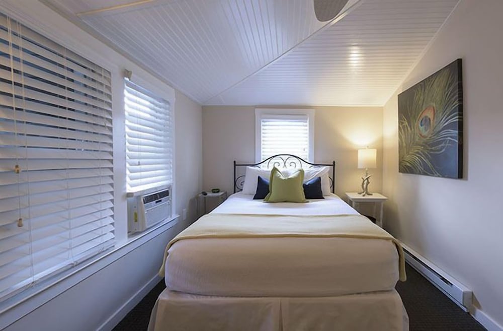 Room (13)