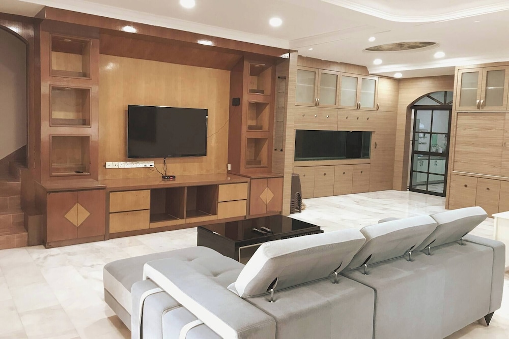 House, 4 Bedrooms