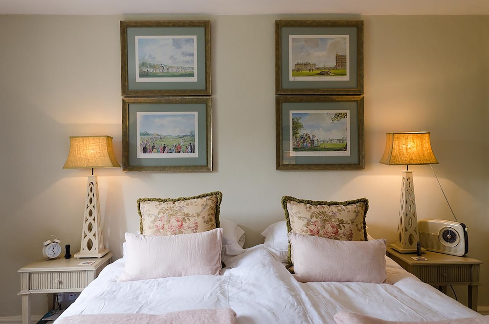 Twin Room / Super King on Suite photo 2