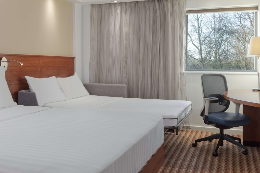 Room, 1 Queen Bed with Sofa bed, Non Smoking - Photo 4