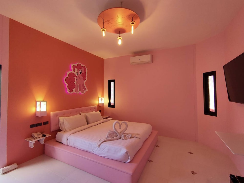 Honeymoon Suite