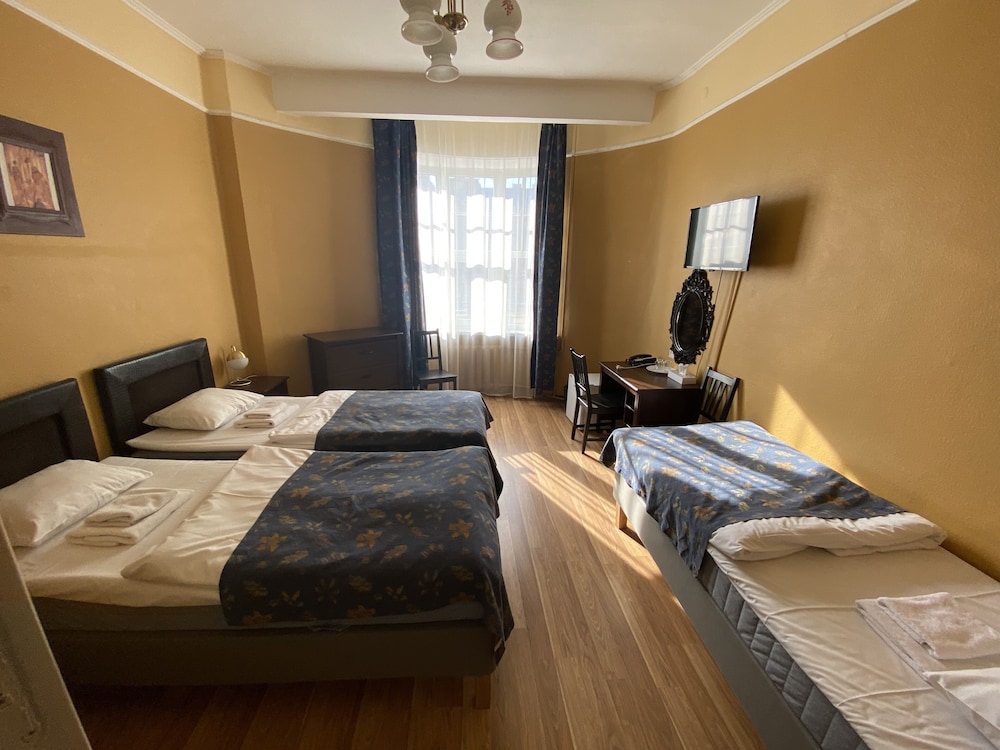 Triple Room, 3 Twin Beds - Photo 9