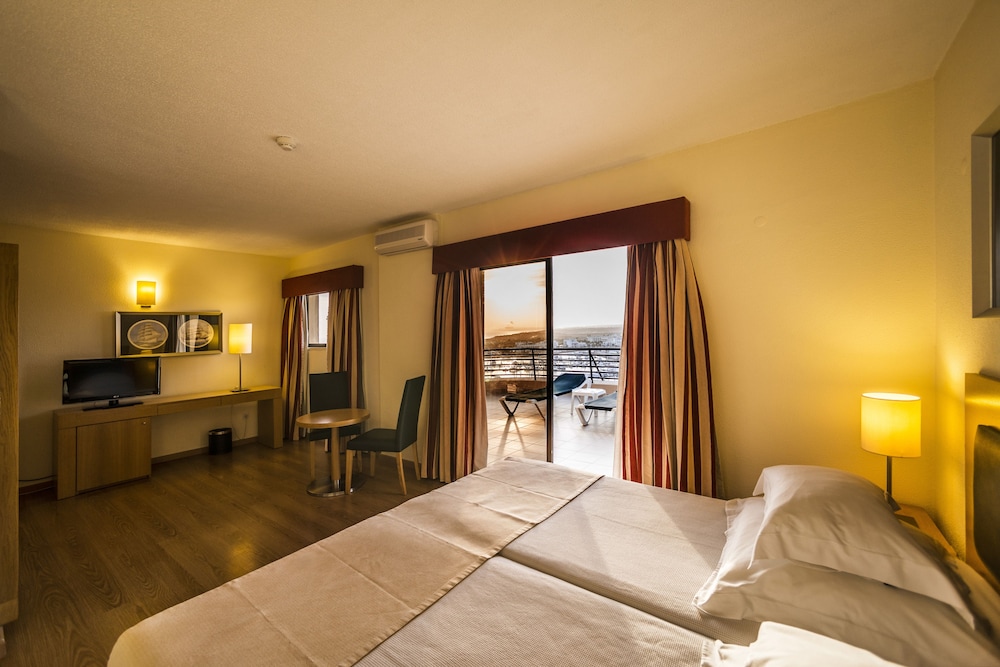 Senior Suite (4 Adults + 2 Children) - Photo 2