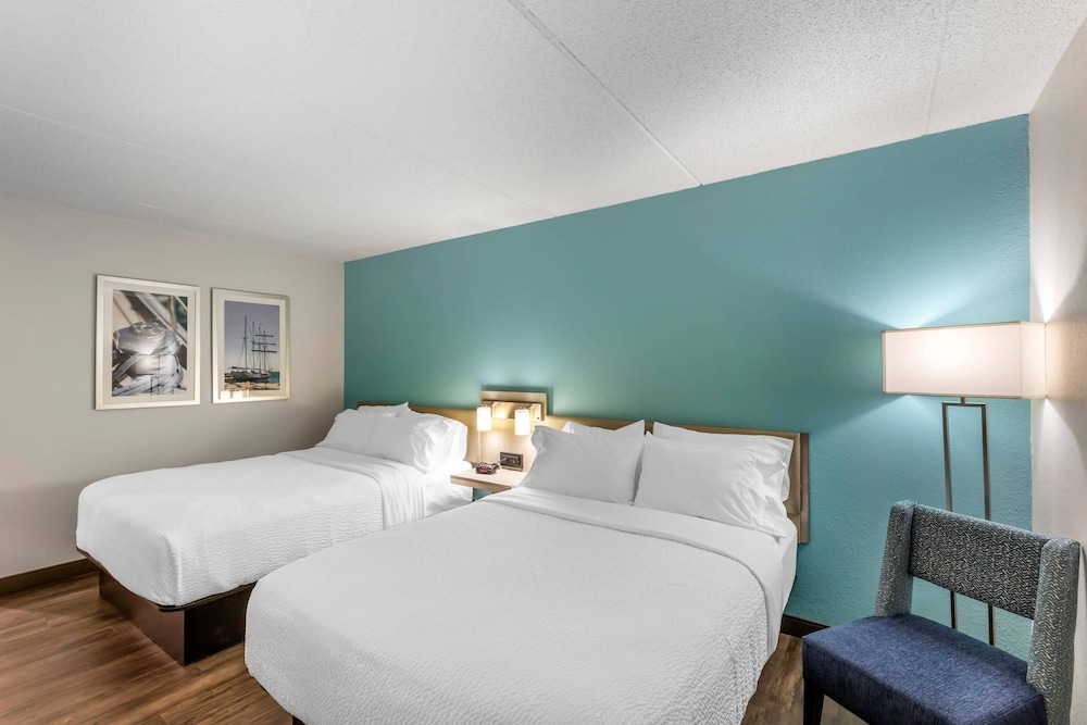 Standard Room, 2 Queen Beds, Non Smoking - Photo 5