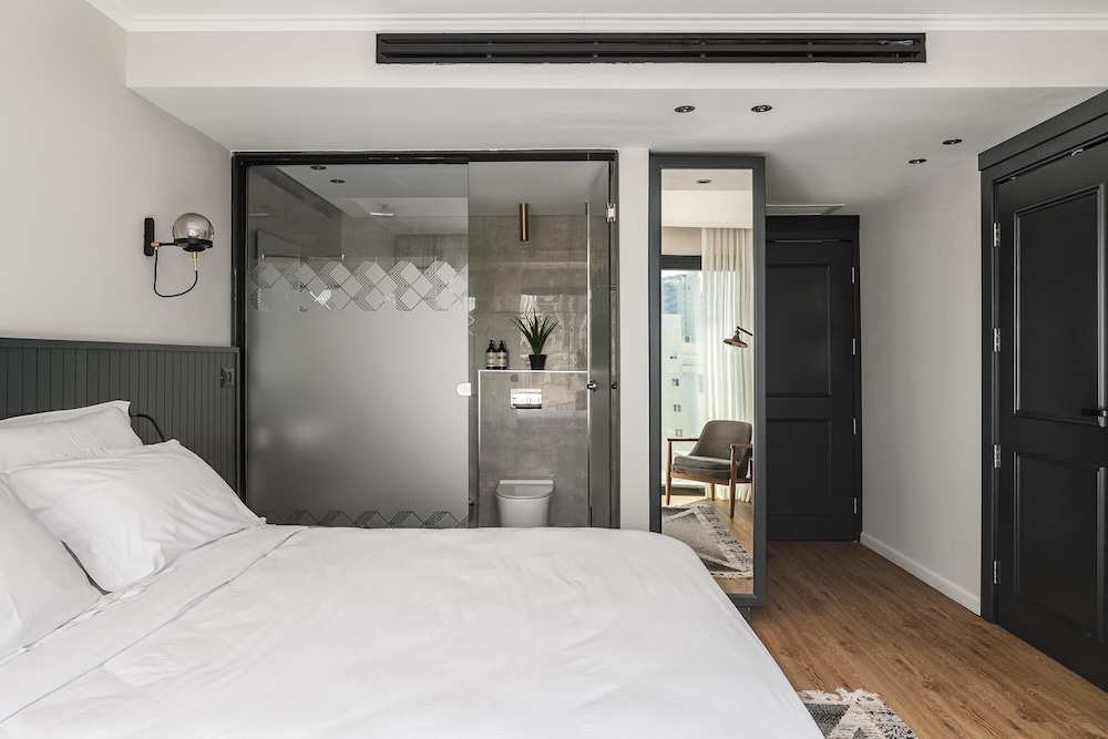 Deluxe Room, Balcony - Photo 4