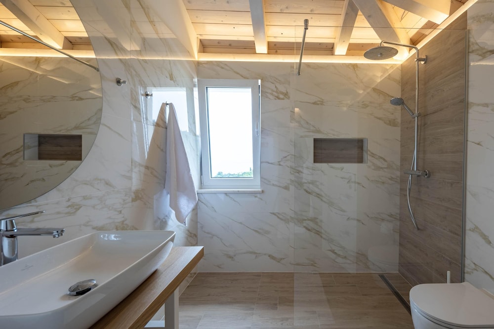 Villa photo 3