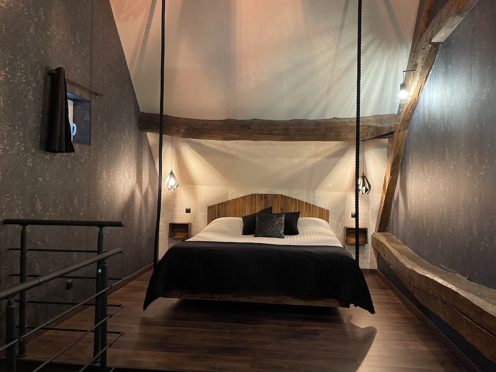 Luxury Duplex, 1 King Bed, Hot Tub photo 1