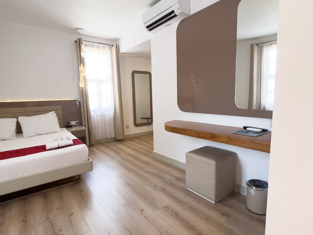 Deluxe Room, 1 Double Bed, Non Smoking, Sea View - Photo 6