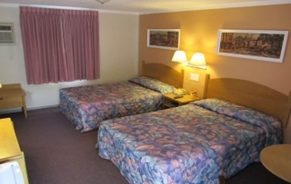 Basic Double Room, 2 Queen Beds, Non Smoking photo 1