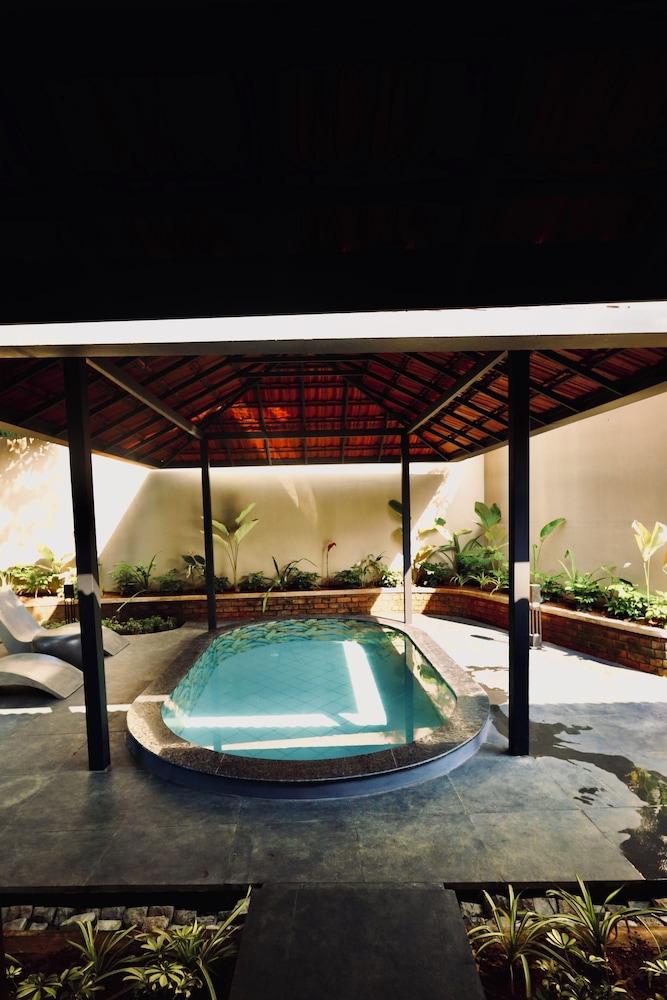 Superior Suite, Balcony, Pool View photo 3