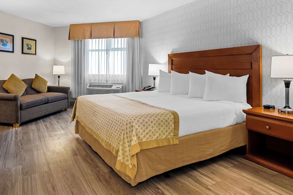 Suite, 2 Queen Beds, Non Smoking, Refrigerator - Photo 3