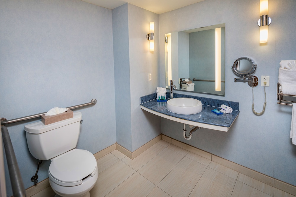 Suite, 1 Bedroom - Photo 6