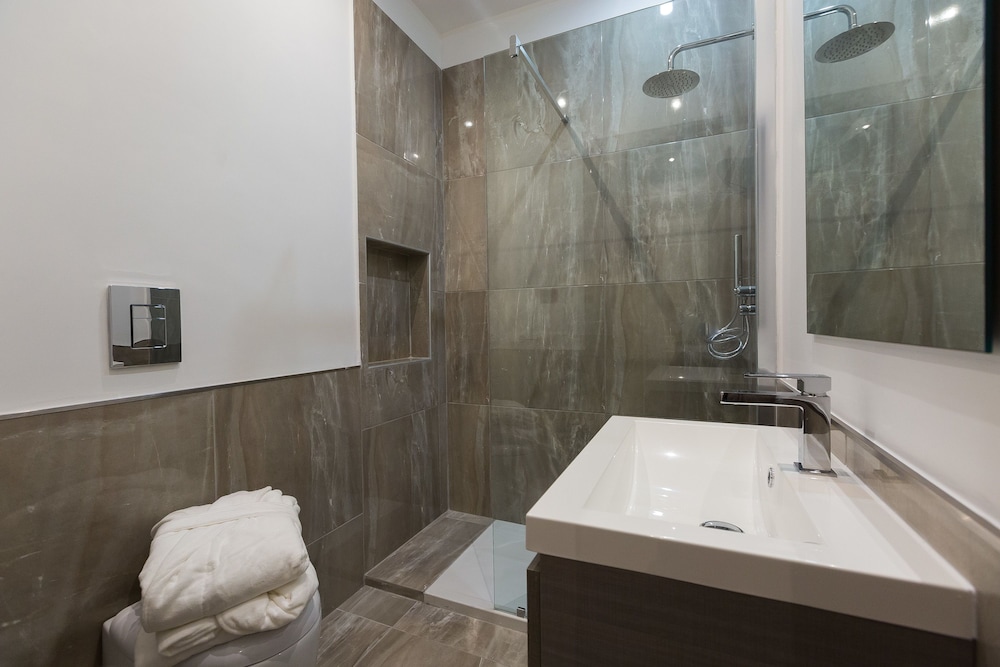 Junior Suite, 1 Queen Bed, City View photo 2