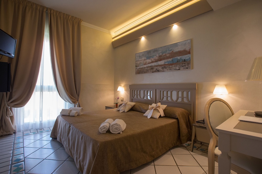 Standard Double or Twin Room photo 3