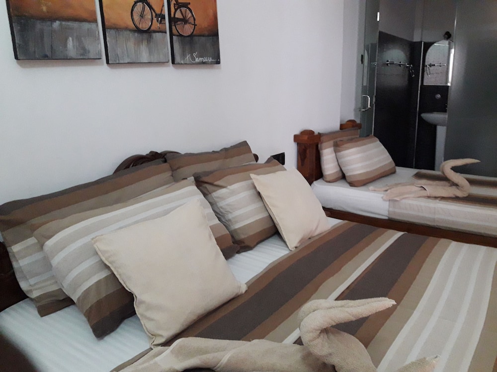 Deluxe Triple Room, 1 Queen Bed photo 1