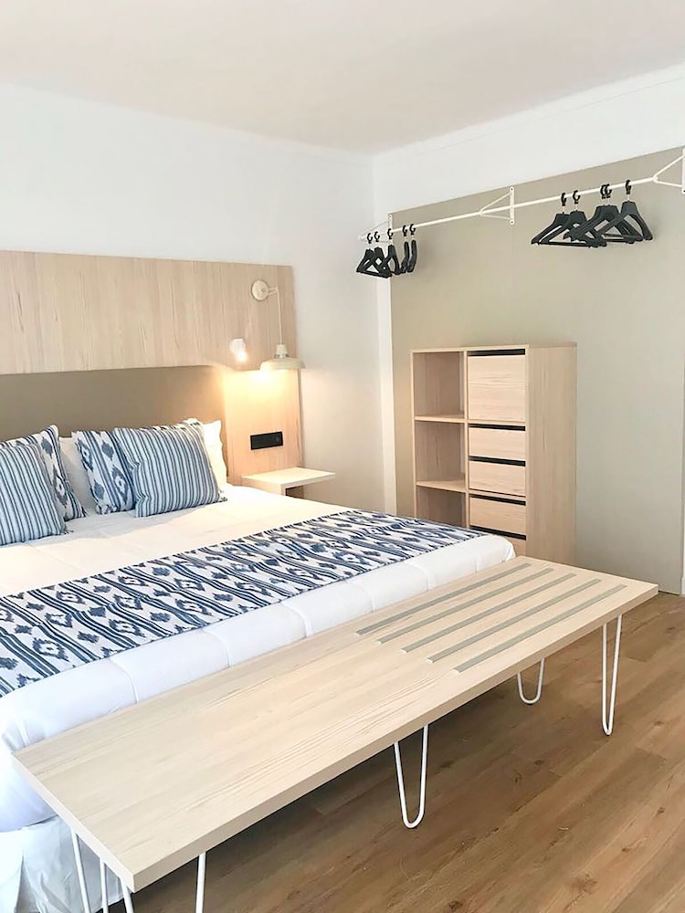 Apartment, 1 Bedroom, Balcony (2 adults + 2 children) thumbnail 6