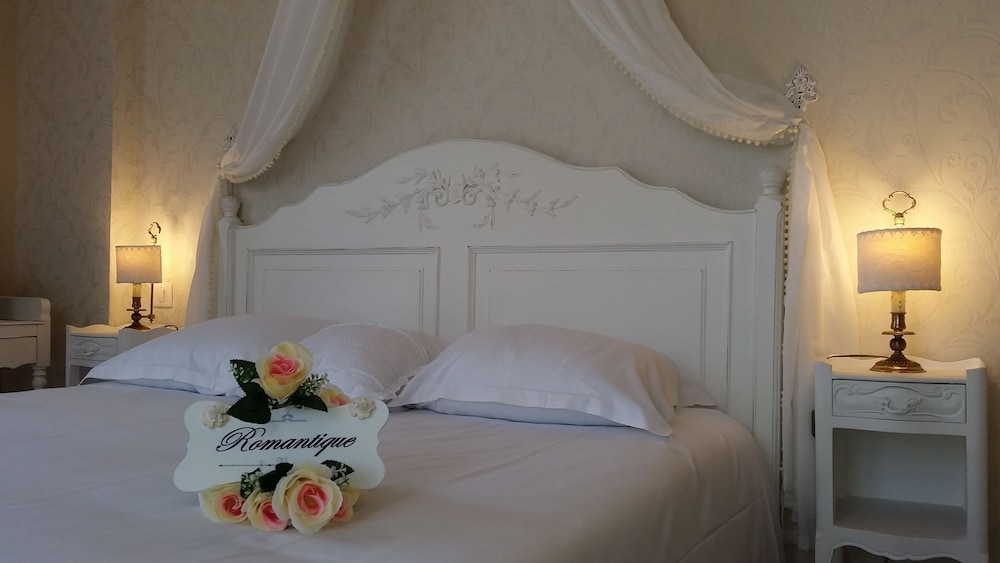 Superior Double Room, 1 Queen Bed, Ensuite (Romantique) photo 1