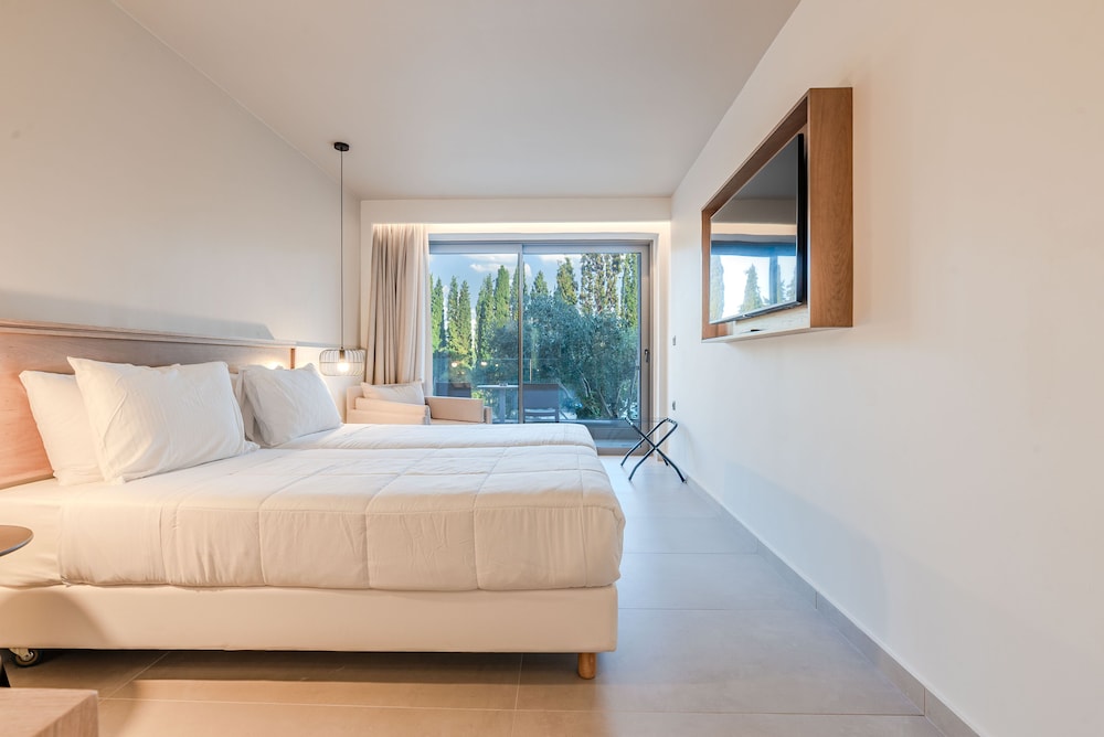 Executive Room with Garden View - Photo 4