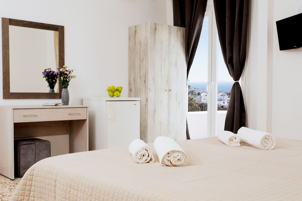 Double or Twin Room - Photo 9
