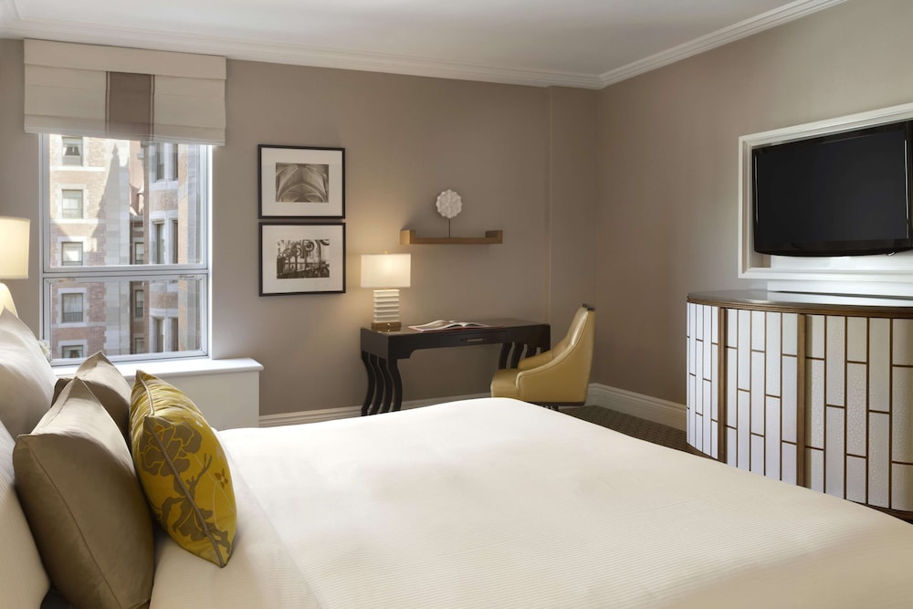 Deluxe Room, 1 Queen Bed