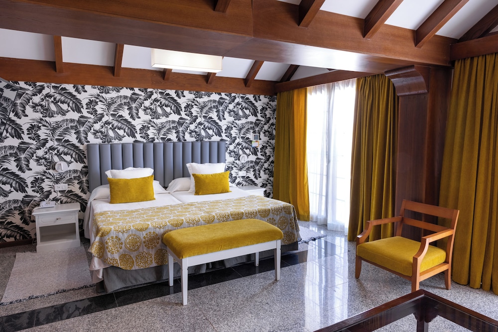 Suite, Sea View thumbnail 6