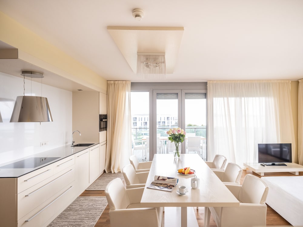 Luxury Apartment, 3 Bedrooms, Balcony, Partial Sea View photo 1
