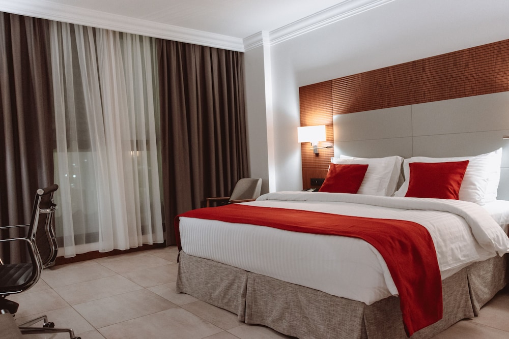 Premium Room, 1 King Bed, Non Smoking, Pool View