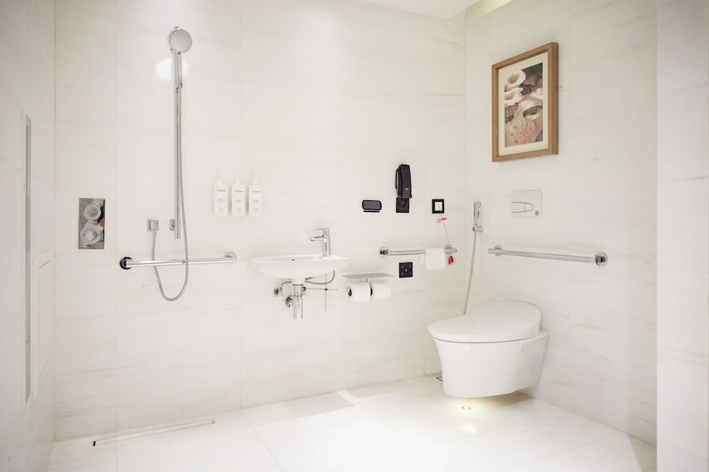 Superior Room, 1 King Bed, Accessible thumbnail 5