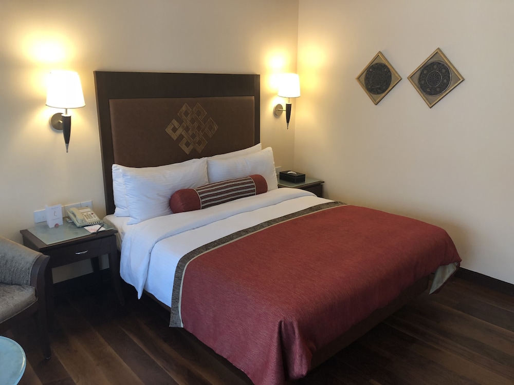 Premier Pool View Queen Room