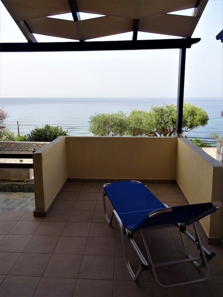 Studio, Partial Sea View