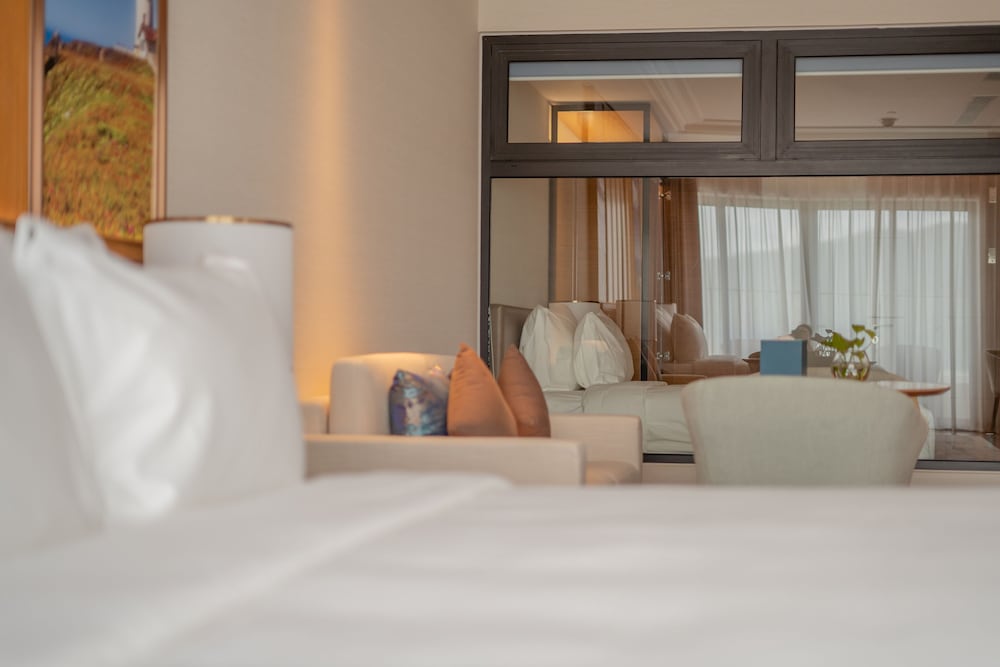 Two-bedroom Family Oceanview - Photo 10