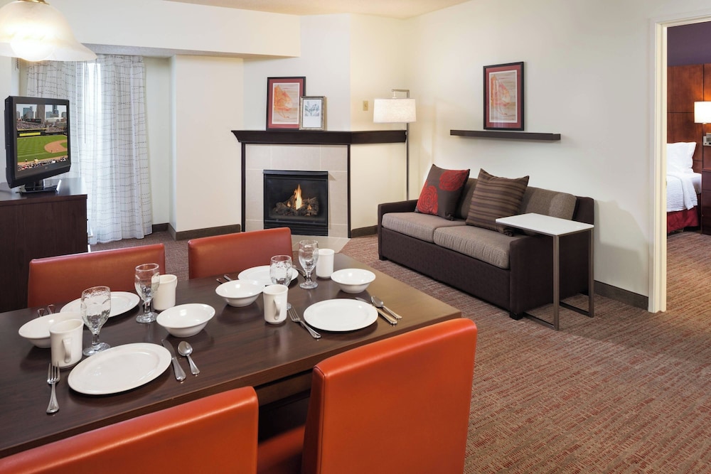 Suite, 2 Bedrooms, Fireplace photo 2