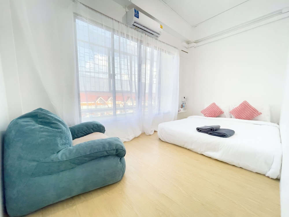 Queen Room photo 1