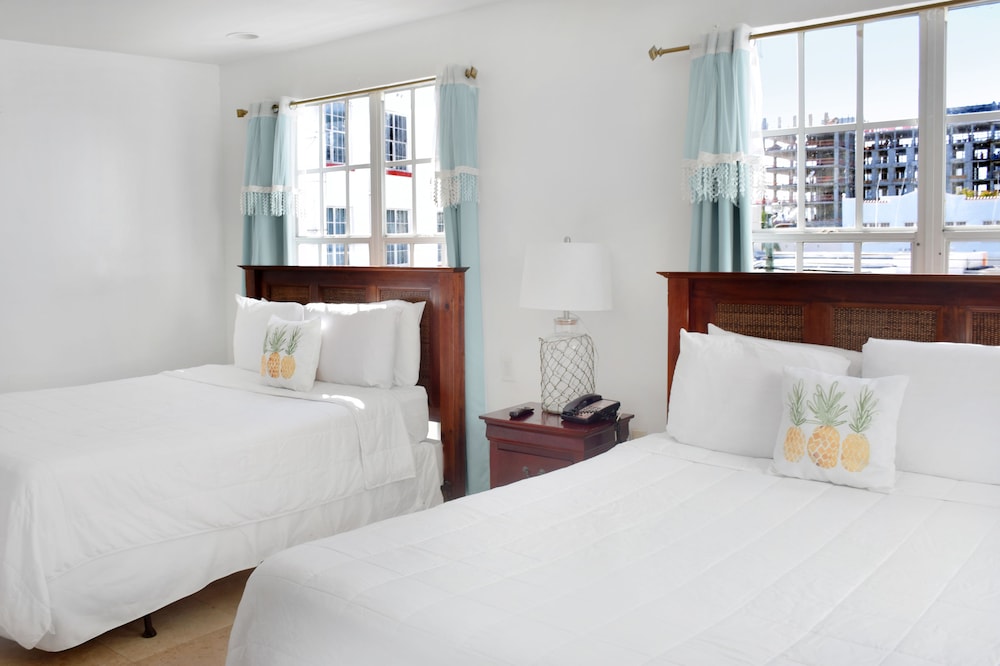 Deluxe Double Room, 2 Queen Beds - Photo 8