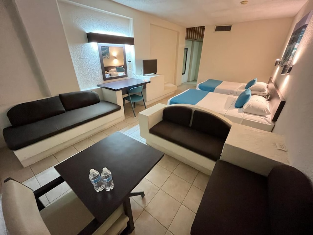 Junior Suite, 2 Double Beds - Photo 8