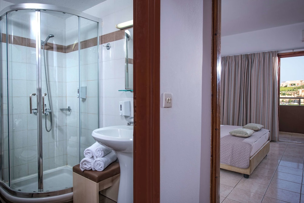 Family Room, 2 Bedrooms, Sea View, Annex Building - Photo 3