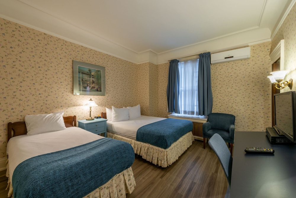 Standard Triple Room, Multiple Beds, Garden View thumbnail 5