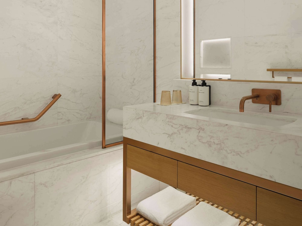 Rising Light TWIN Guestroom with Balcony - Sea View