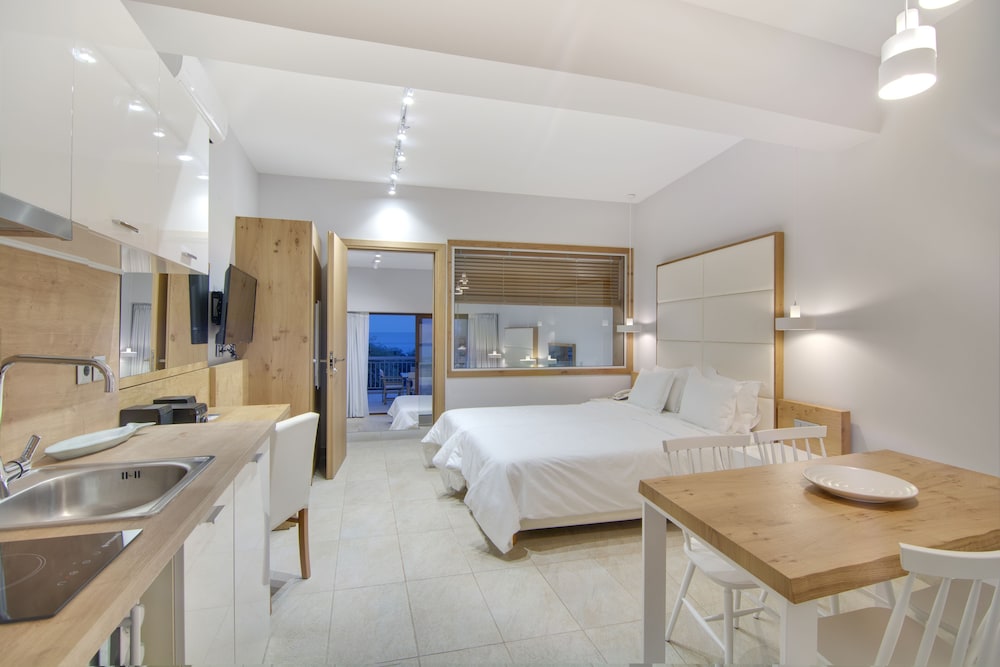 Family Junior Suite with Balcony and Sea View photo 3