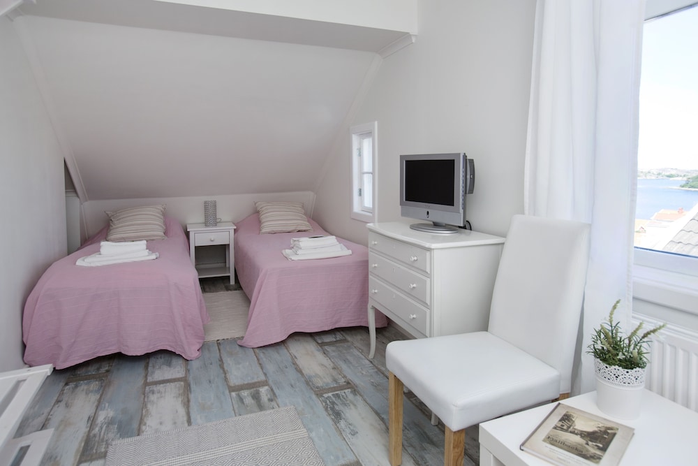 Basic Twin Room, Shared Bathroom, Sea View (8) photo 2