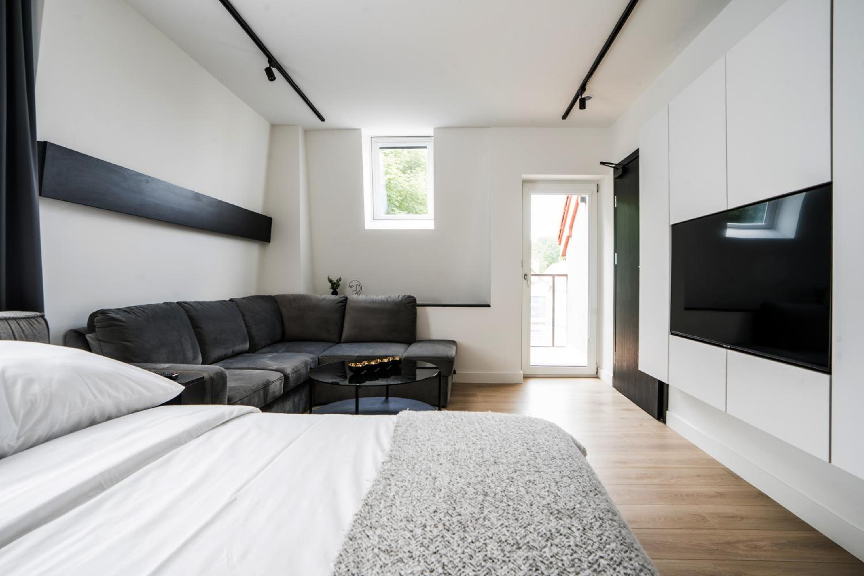 Studio with Balcony - Photo 6