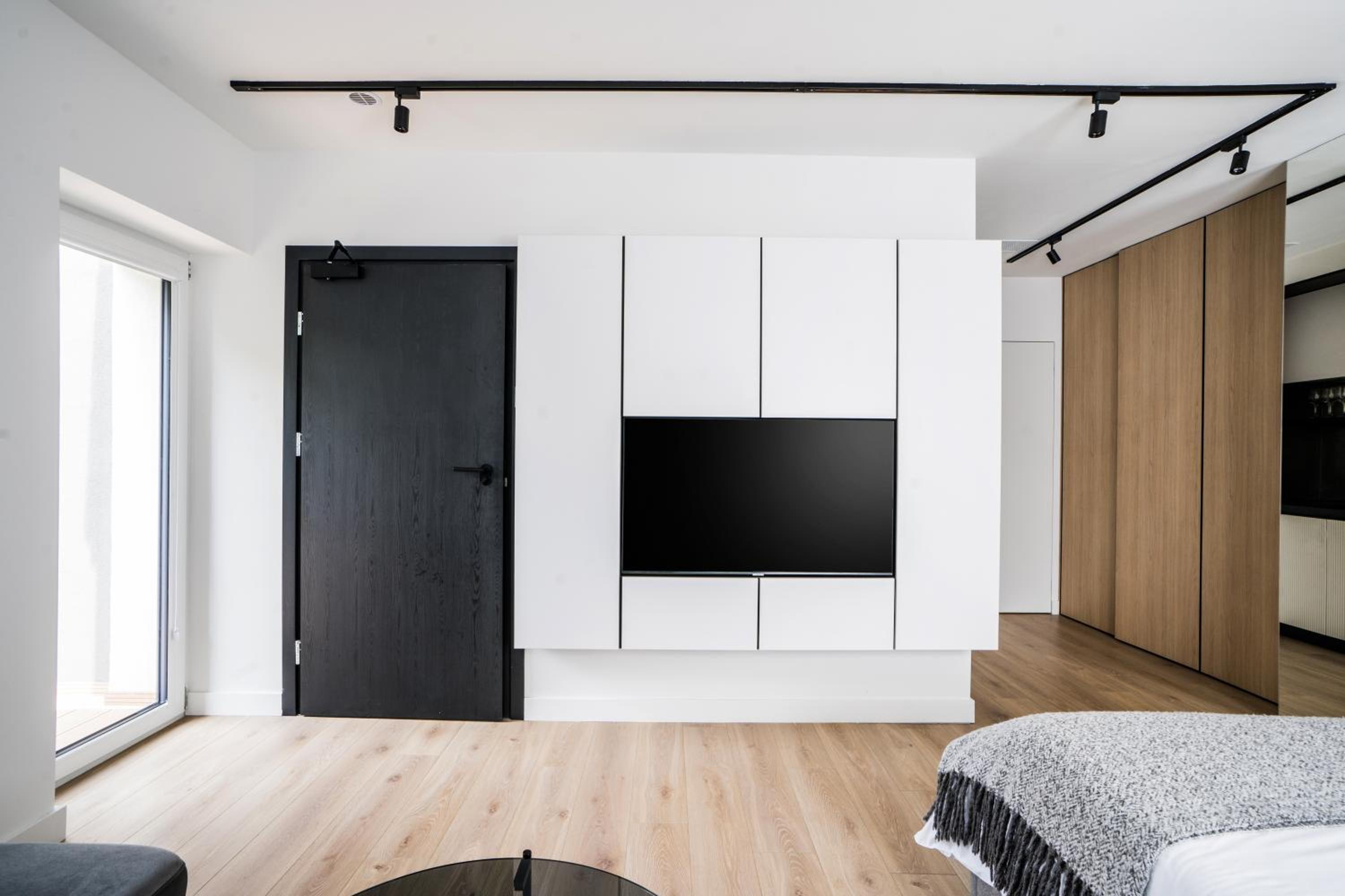 Studio with Balcony - Photo 8