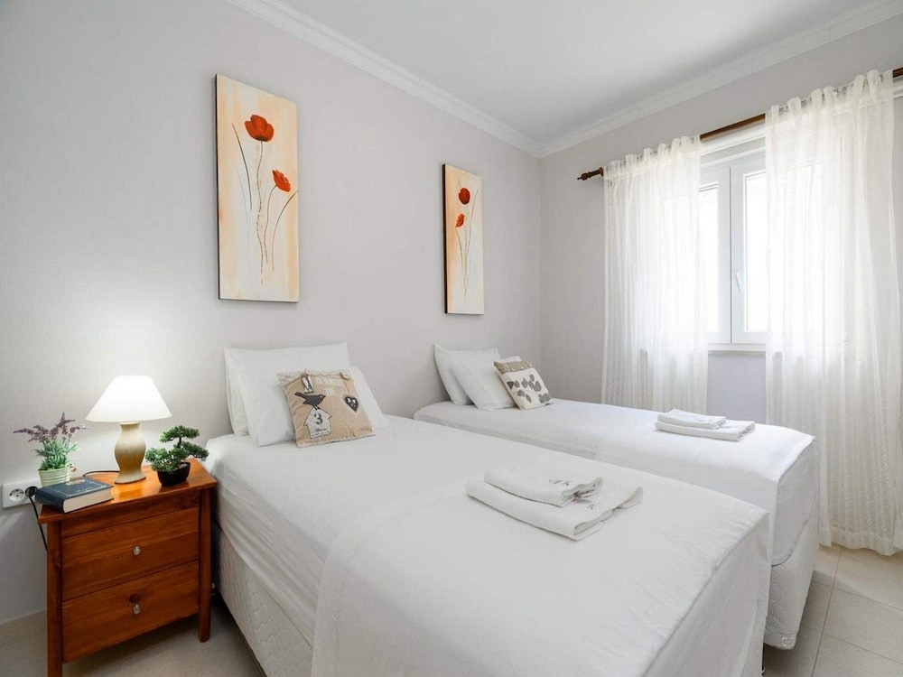 House (Four bedroom Holiday Home with Balcon)