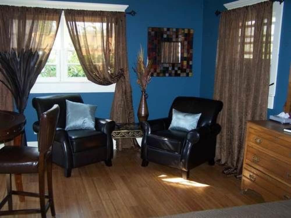 Standard Double Room, Ensuite (Emily Dickenson) photo 2