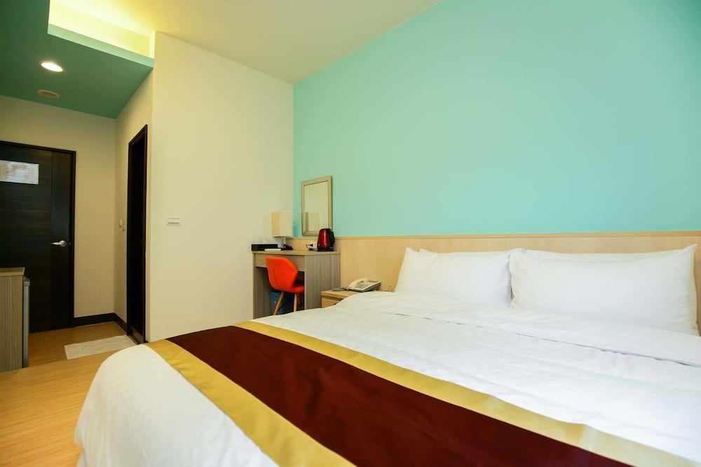 Standard Double Room (301)