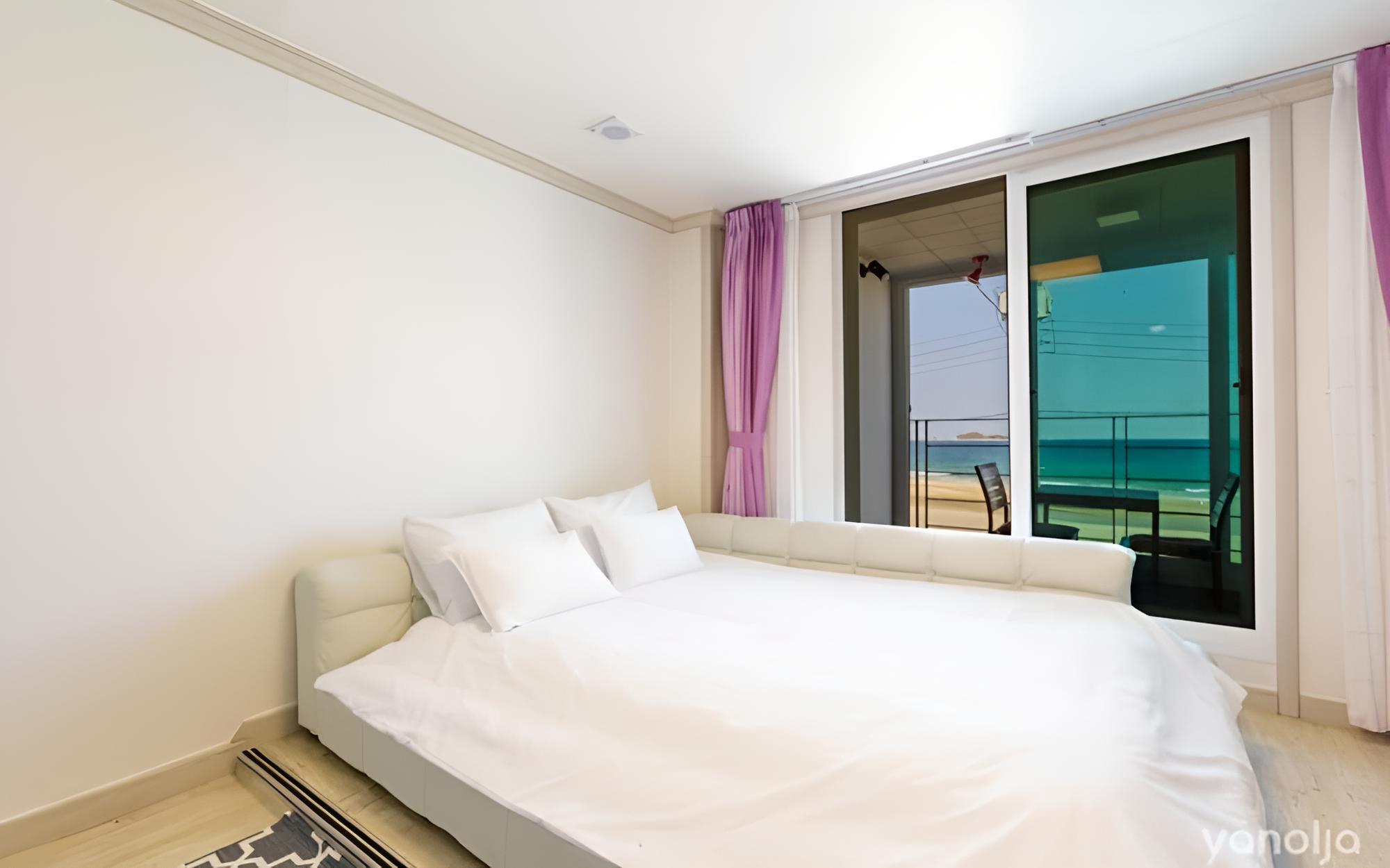 Room (Room 203) - Photo 1
