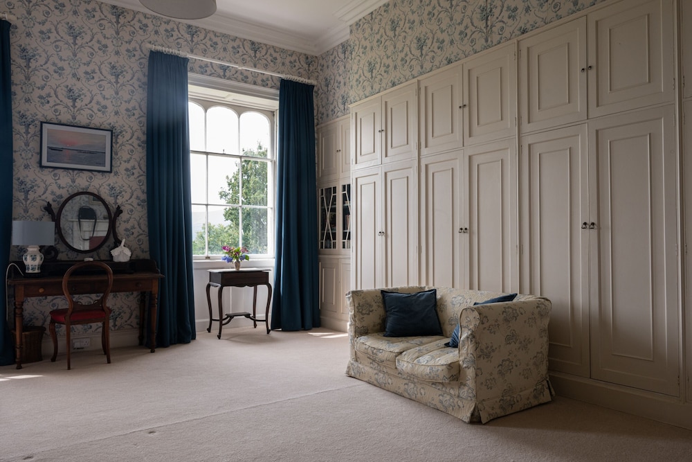 Superior Double Room, Ensuite, Mountain View (Main House) photo 2