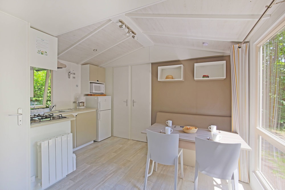 Mobile Home, 2 Bedrooms photo 2