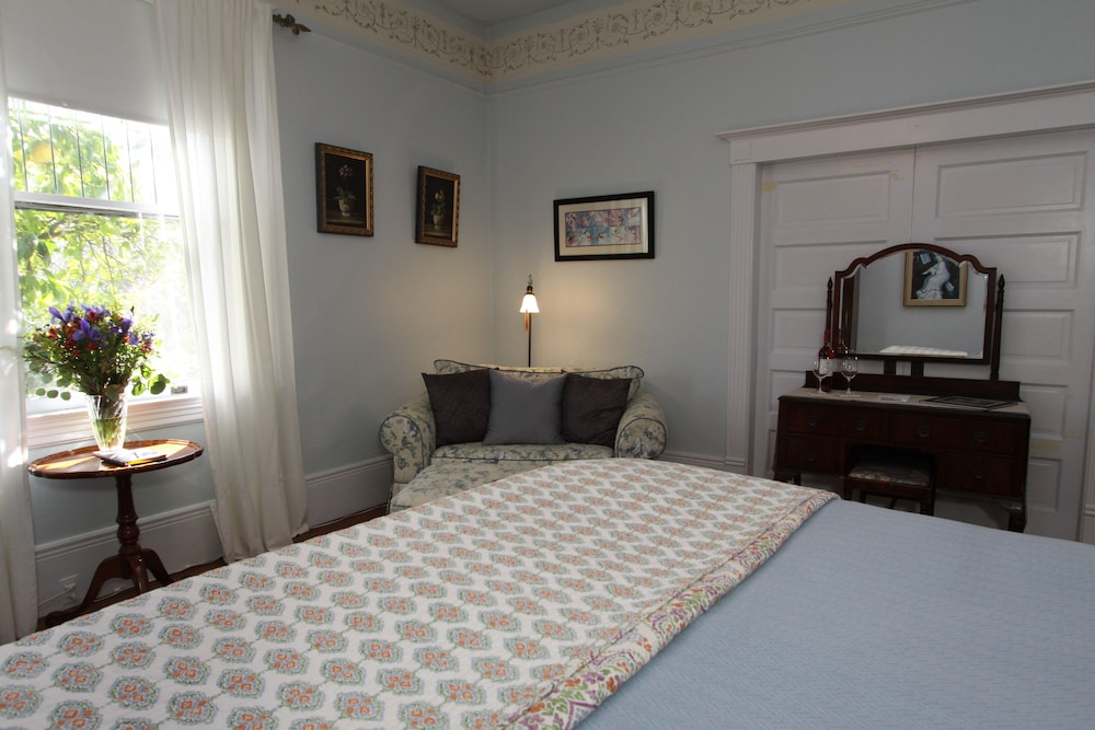 4. Alice's Room